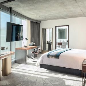 King Corner Room